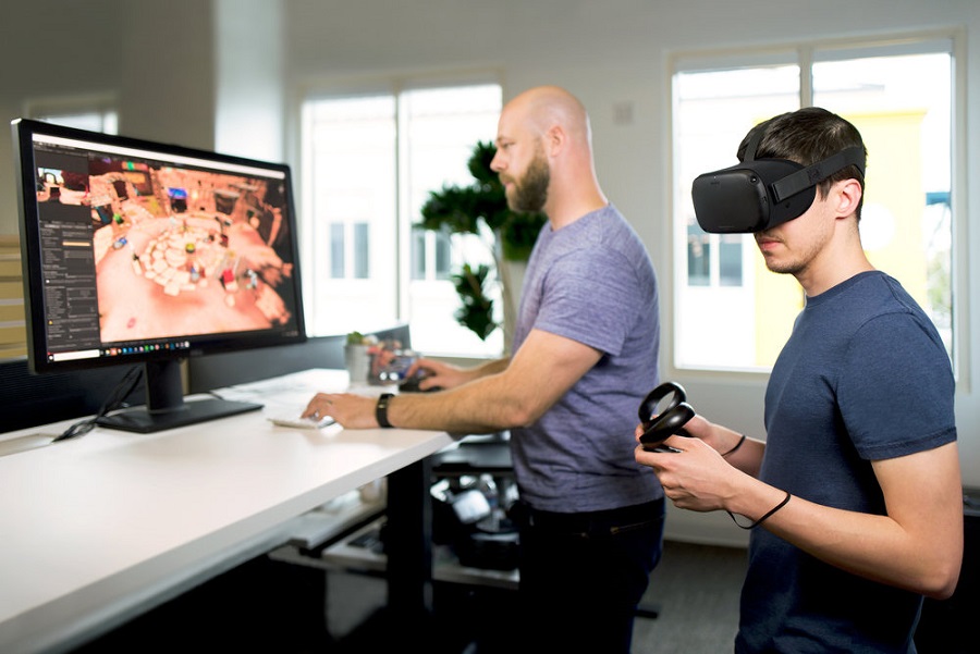 Press image of the Oculus Santa Cruz VR headset